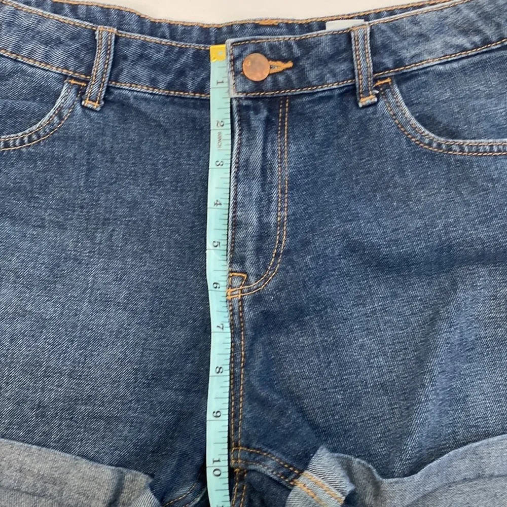&Denim by H&M Women’s Medium Wash Blue Denim Jean Shorts Cuffed Hem EUC Sz 12 - Image 6