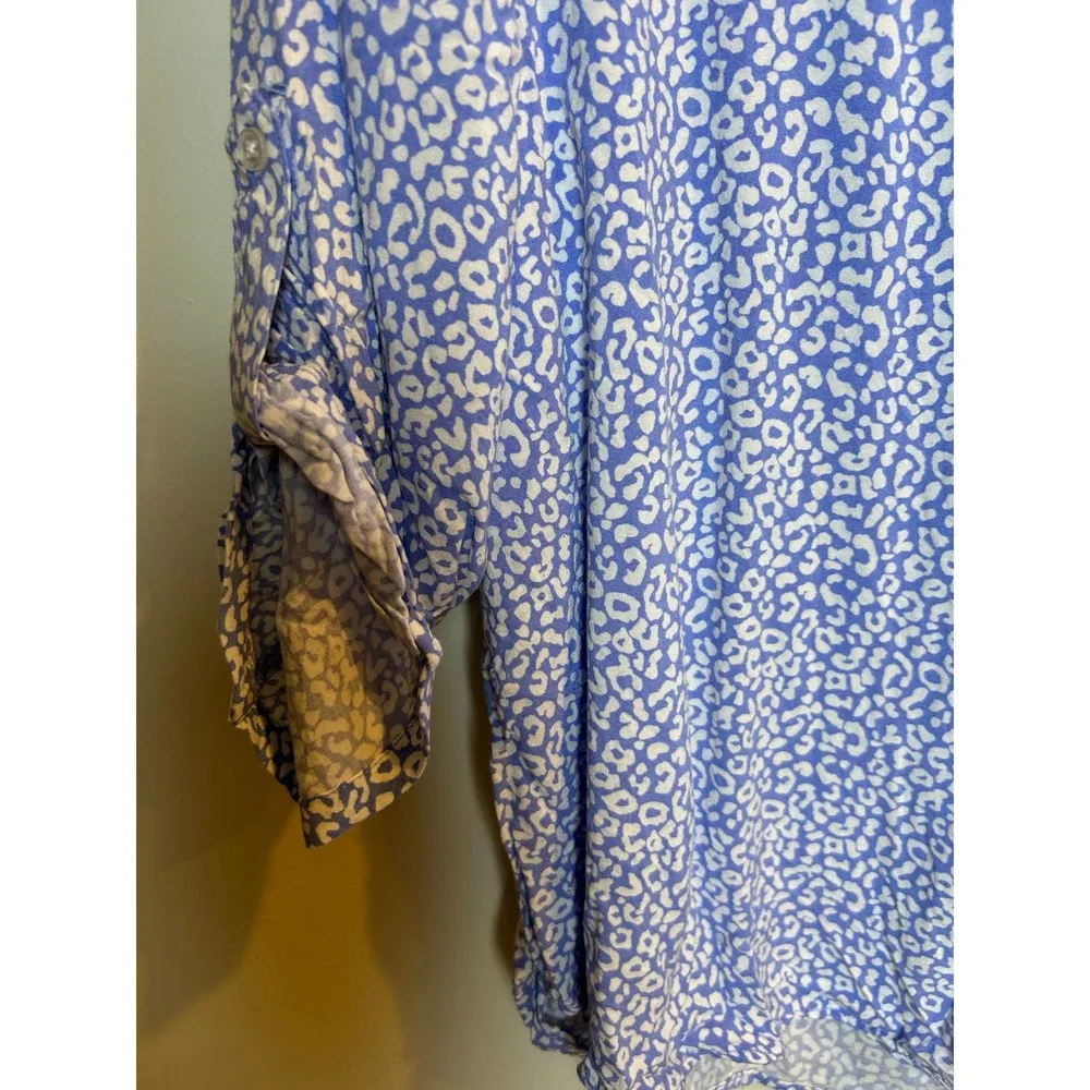 Basic Editions Women Blouse Size 3X Light Blue Animal Print - Image 2