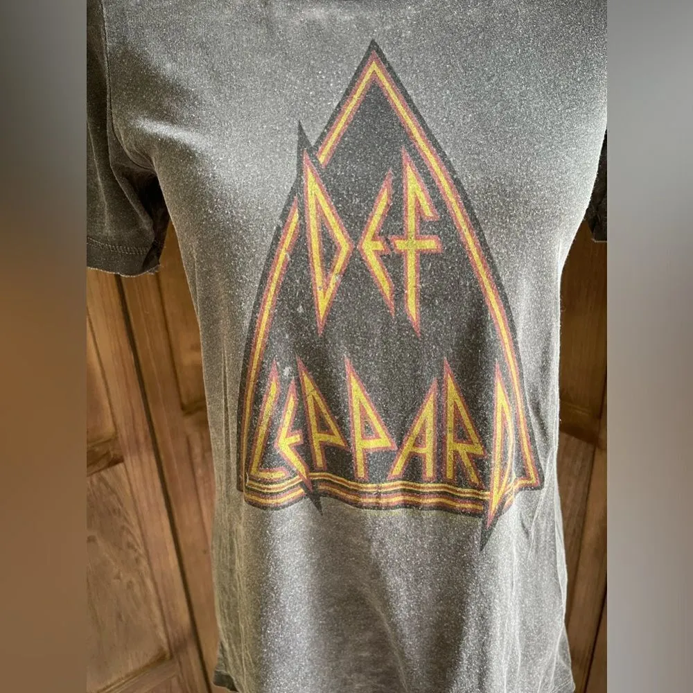 Women’s CHASOR very lightweight distressed Def Leppard t - Image 2