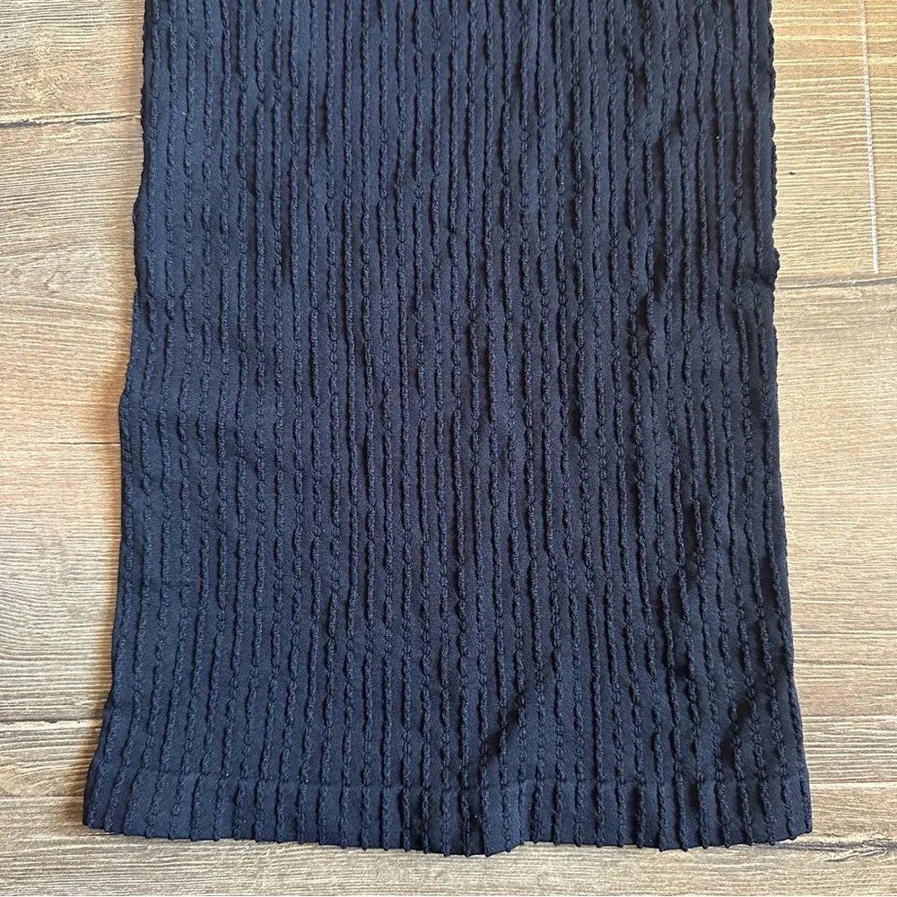 Seamless Racerback Cut Out Tank Top - Black XS/S - Image 2