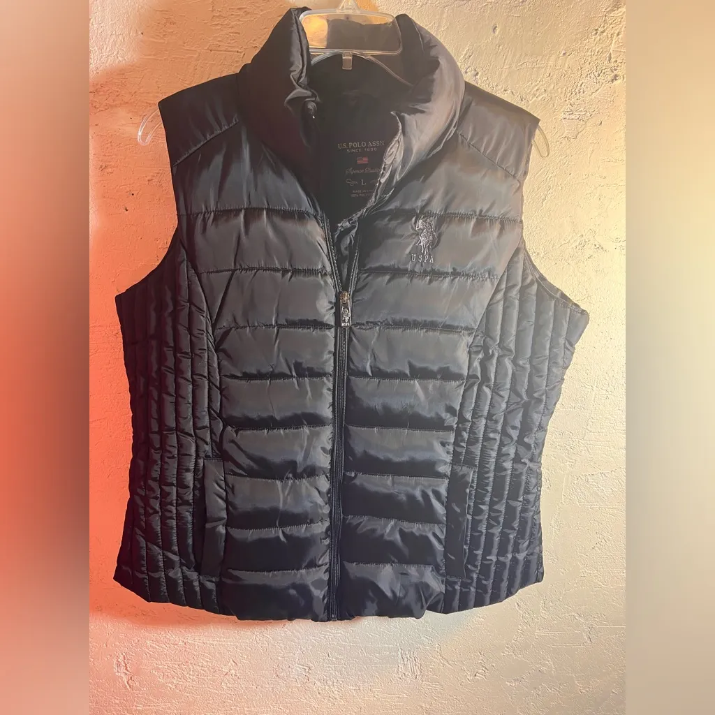 U.S. Polo Assn. Women's Black Puffer Vest L classic minimalist activewear layers - Image 6