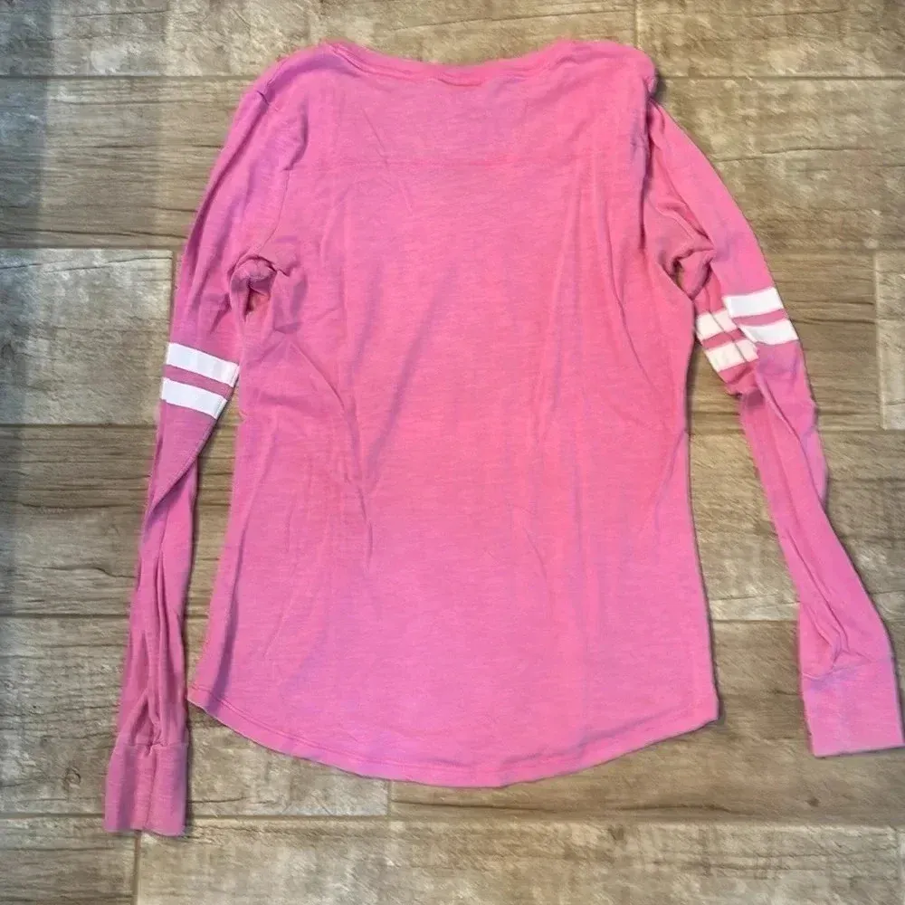 Victoria’s Secret pink long sleeve shirt🔴 - Image 2