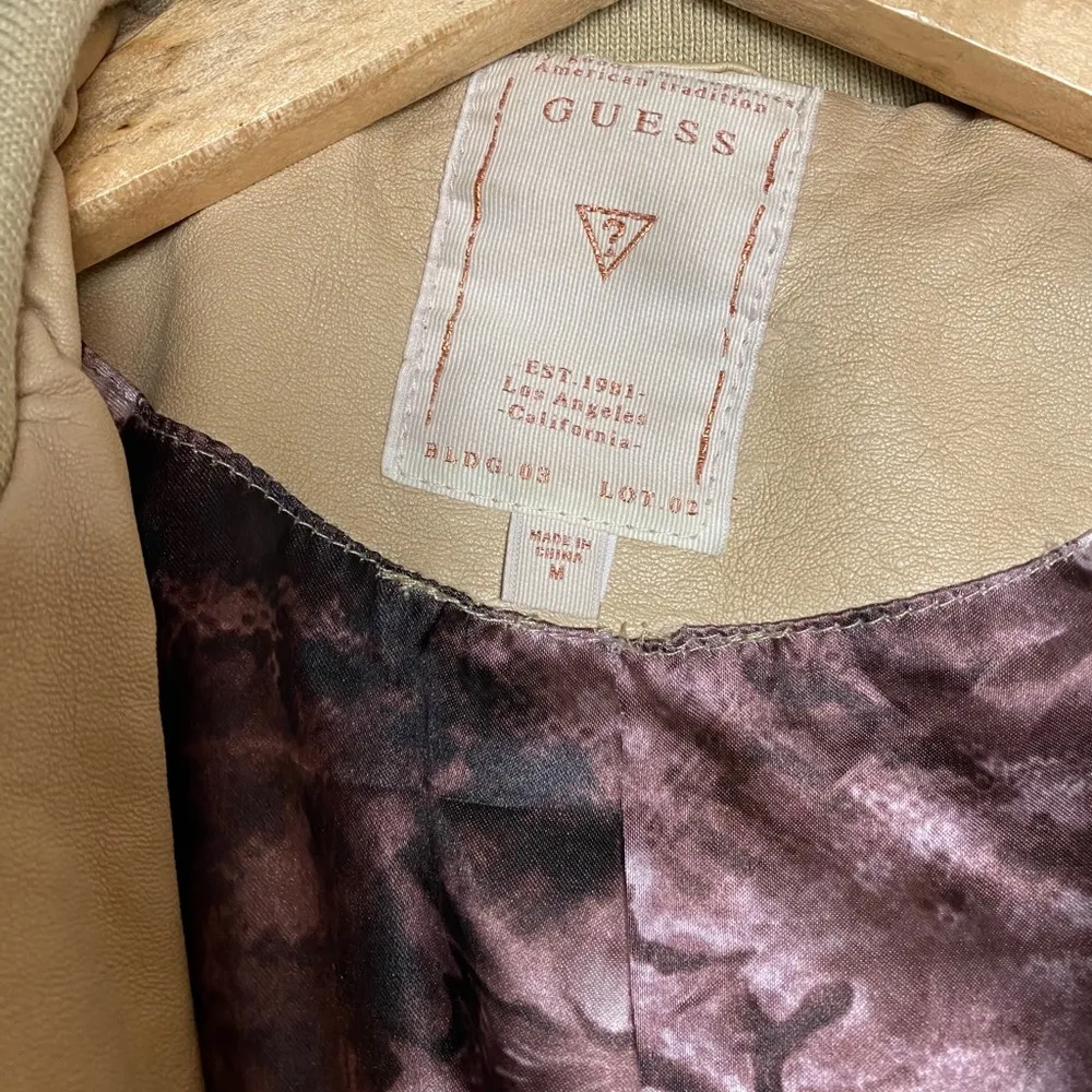 Vintage GUESS Faux Leather Moto Jacket Zip Up Grunge Biker Boho Size Medium - Image 9