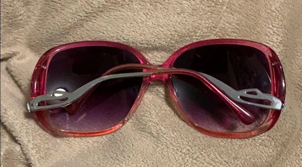 Pink retro style sunglasses - Image 3