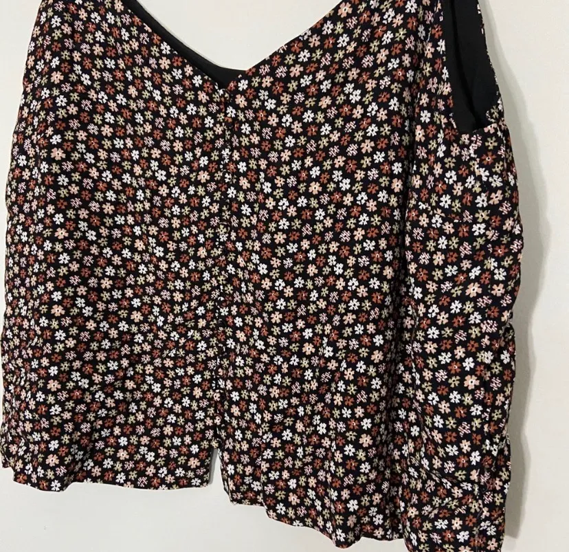 NWT  Button Down Cami in Petite Blooms - Image 8