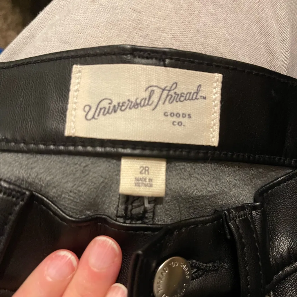 Universal Thread Target Mid Rise 80s Slim Two Tone Black Jeans Faux Leather 2R - Image 6