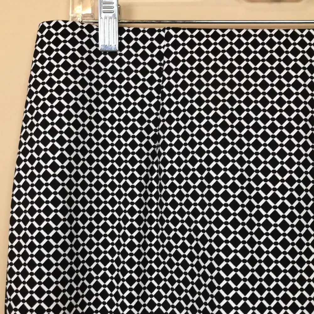 J. Jill Women’s Diamond Pattern Black White Pull On Ponte Pencil Skirt - Image 2