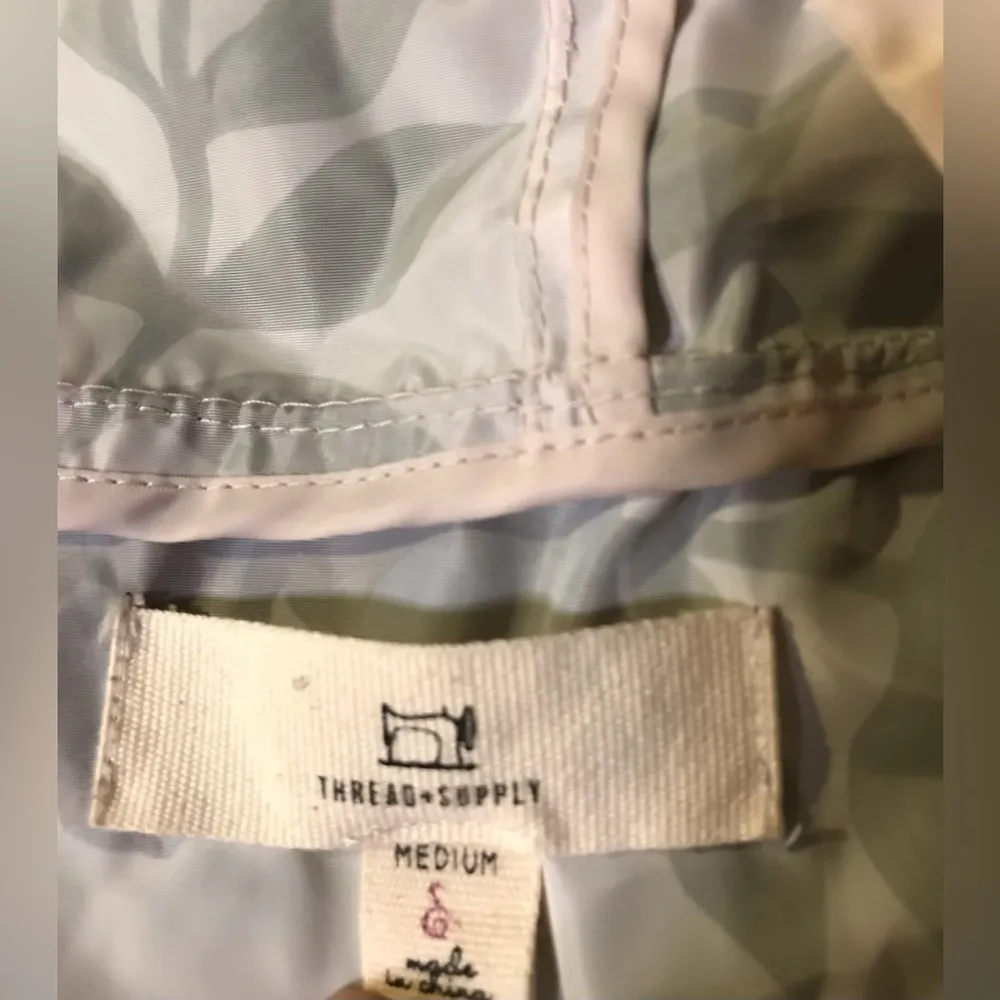 Thread & Supply Women’s Lightweight Windbreaker Floral Print Size M - Image 7
