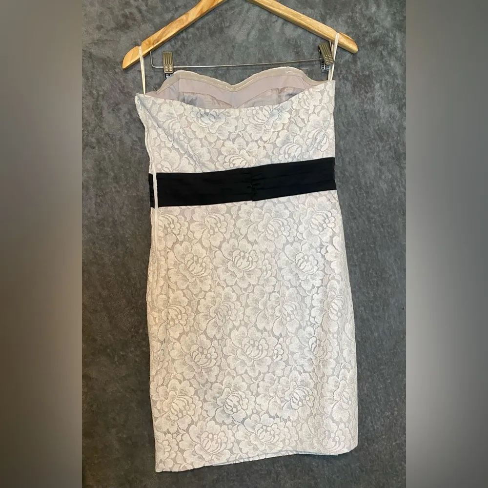 H&M‎ Lace Strapless Mini Formal Dress - Image 3