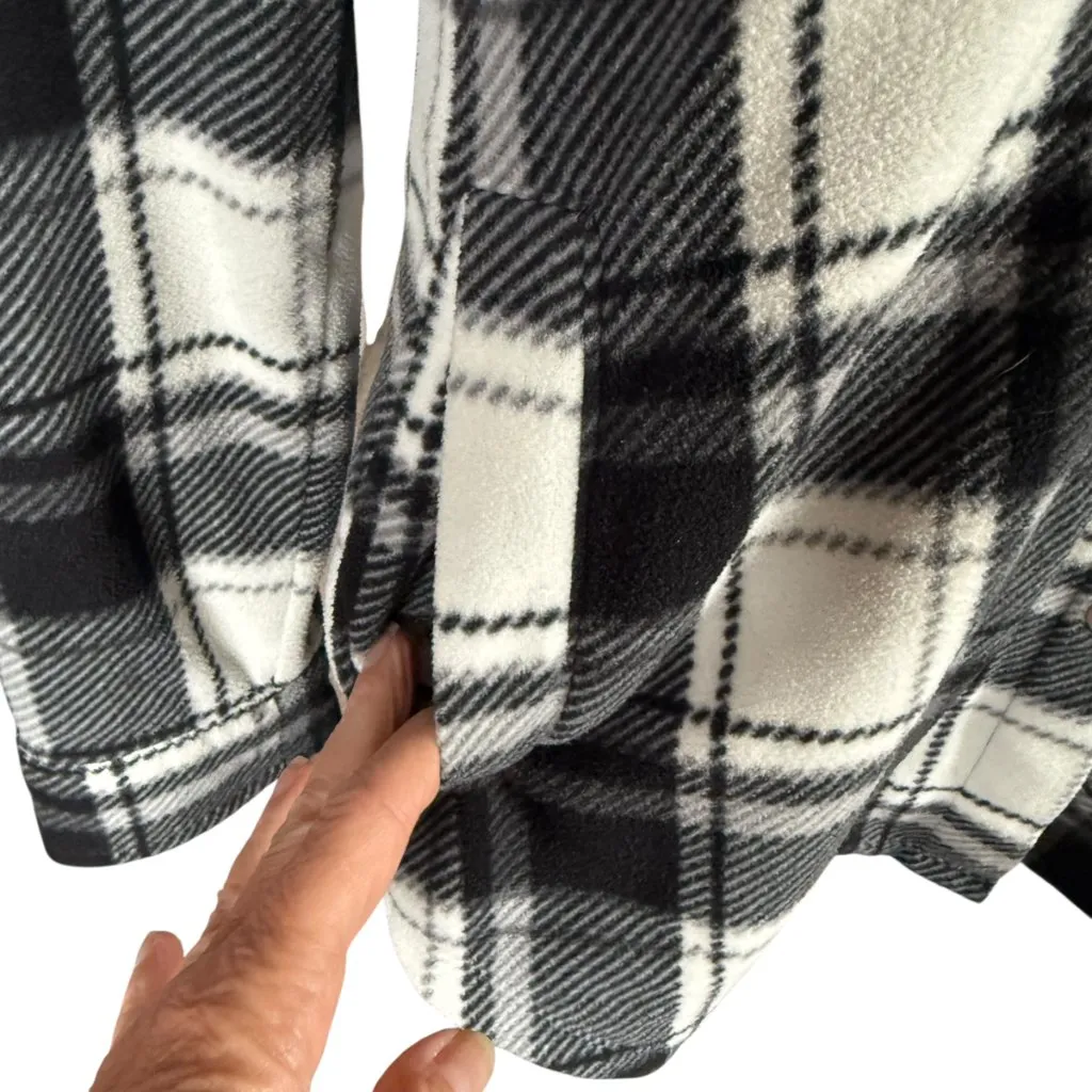 Como Vintage black and white plaid flannel long sleeve collared shirt shacket S - Image 6