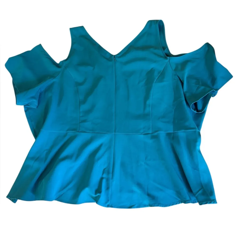 Lane Bryant Fitted Short Sleeve Cold Shoulder Peplum Top New With Tags Size 38 - Image 3