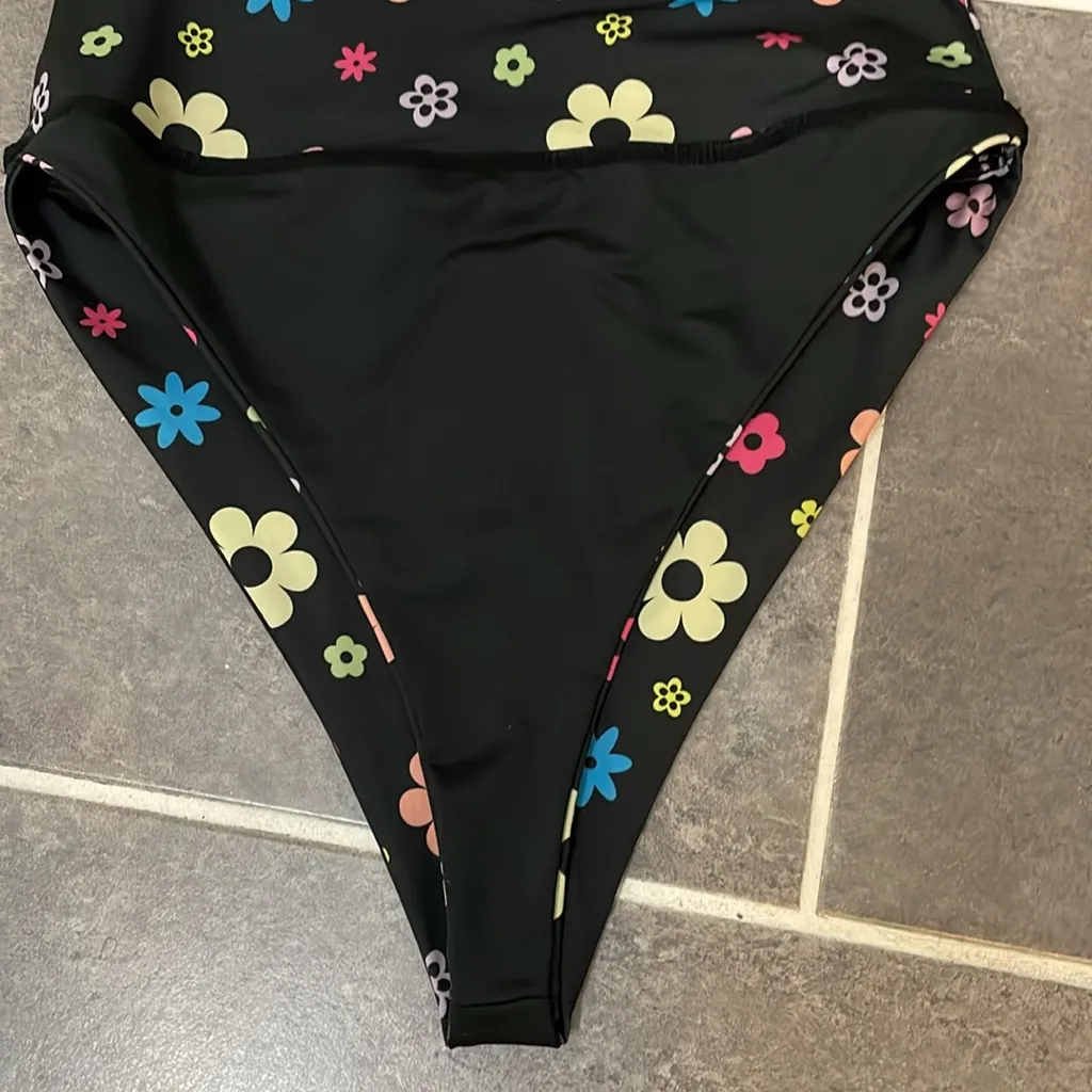 Beach Riot HIGHWAY BIKINI BOTTOM size Medium - Image 7