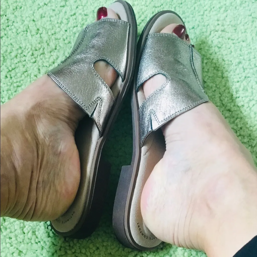 NICE sandals for wider feet 🏖☀️ Gold Size 8.5 - Image 3