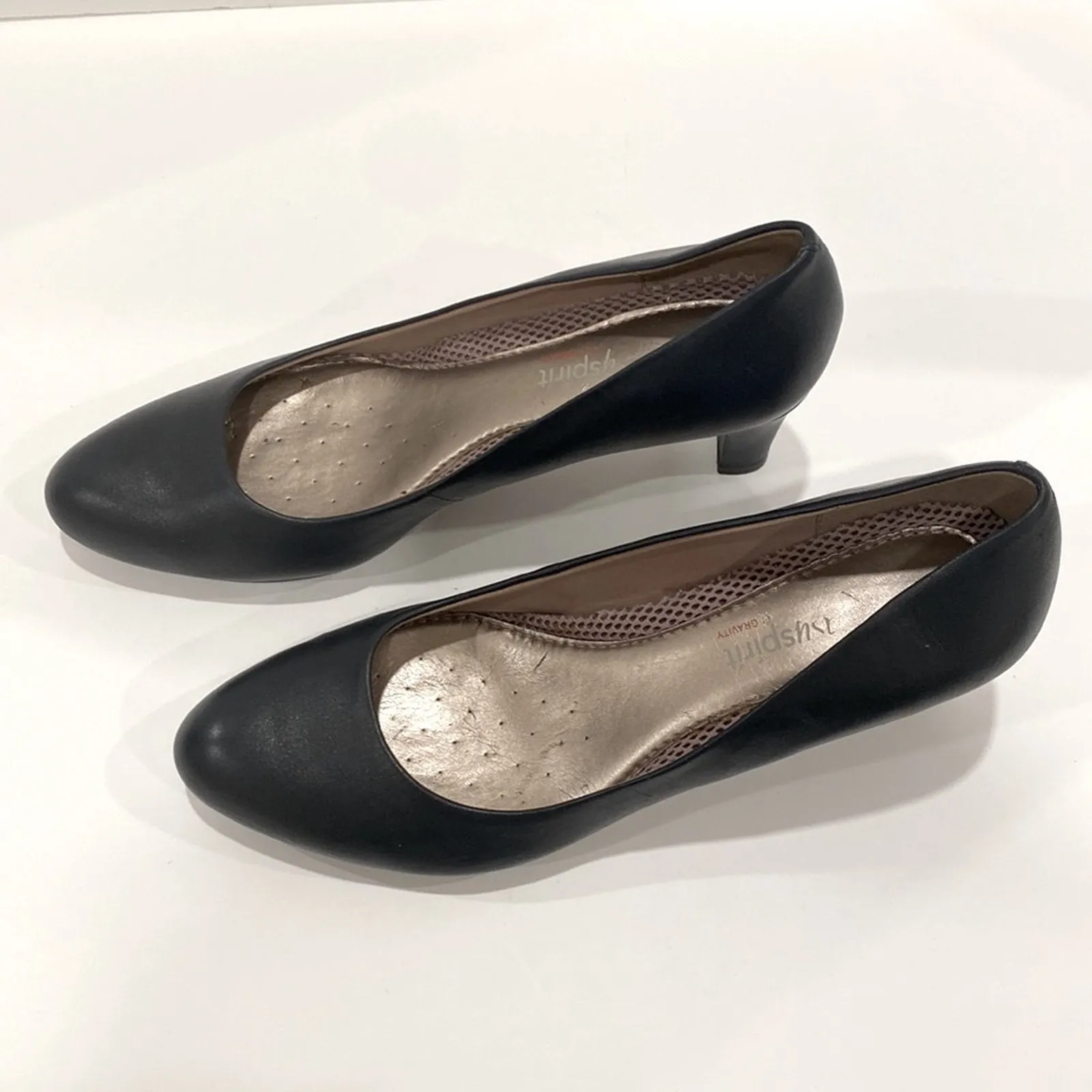 Easy Spirit 9 Narrow Pumps Low Heel Mid 9N Comfort Leather Classic Blue Neoma - Image 4