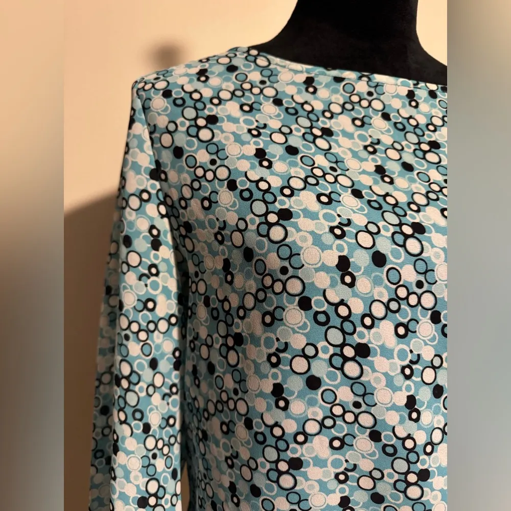 EUC Apostrophe Vintage Blue, White, and Black Circle Patterned Blouse size 8P - Image 2
