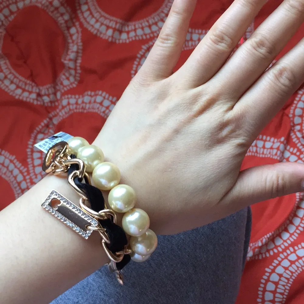 Faux pearl bracelet. One size - Image 6