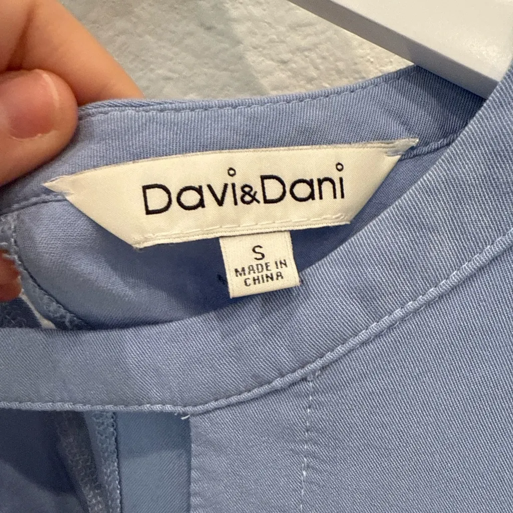 Davi & Dani Light Blue Cold Shoulder Ruffle Sleeve Blouse | Size Small - Image 4