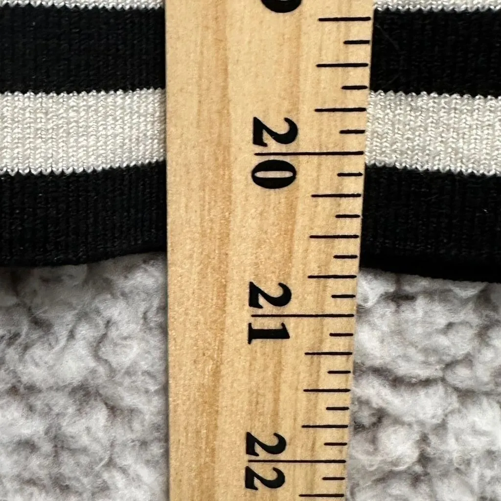 SculptureSilk Silk Blend Striped V - Image 6