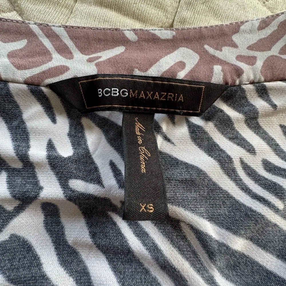 BCBG MAXAZRIA Long Sleeve Abstract Patterned Wrap Dress XS 080-E - Image 4