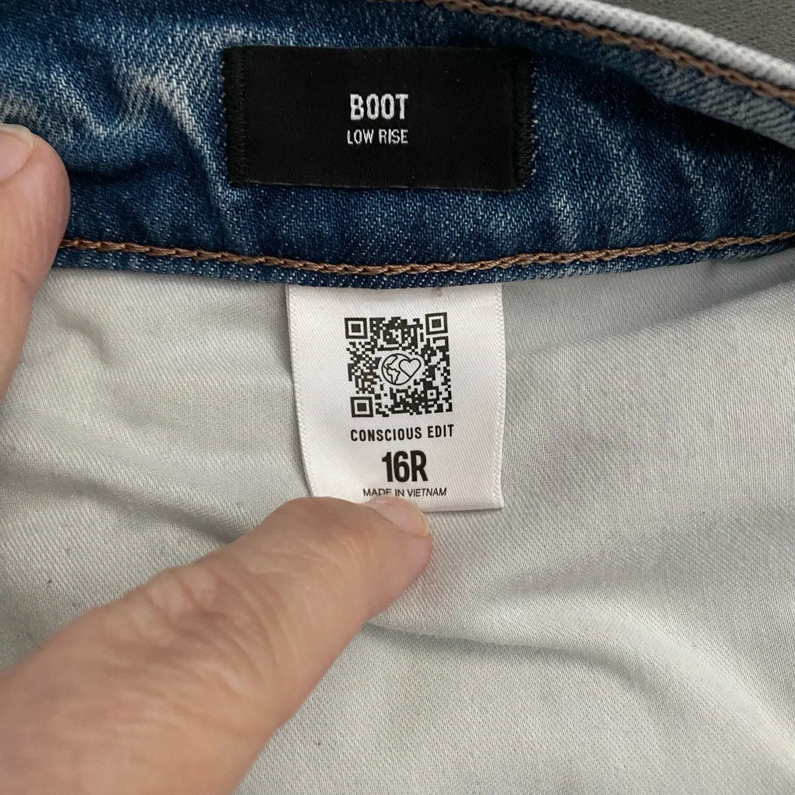 Express Plus Size 16 16R Low Rise Bootcut Boot Cut Jeans Distressing - Image 4