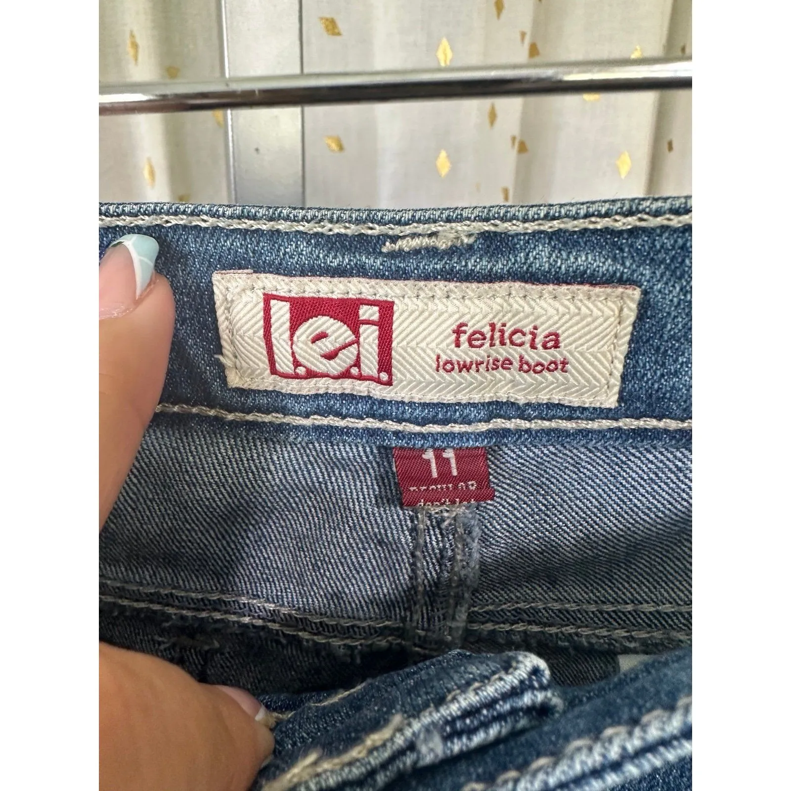 L.E.I. Junior's Felicia Low Rise Distressed Factory Faded Boot Denim Jeans 11 Blue Size undefined - Image 5