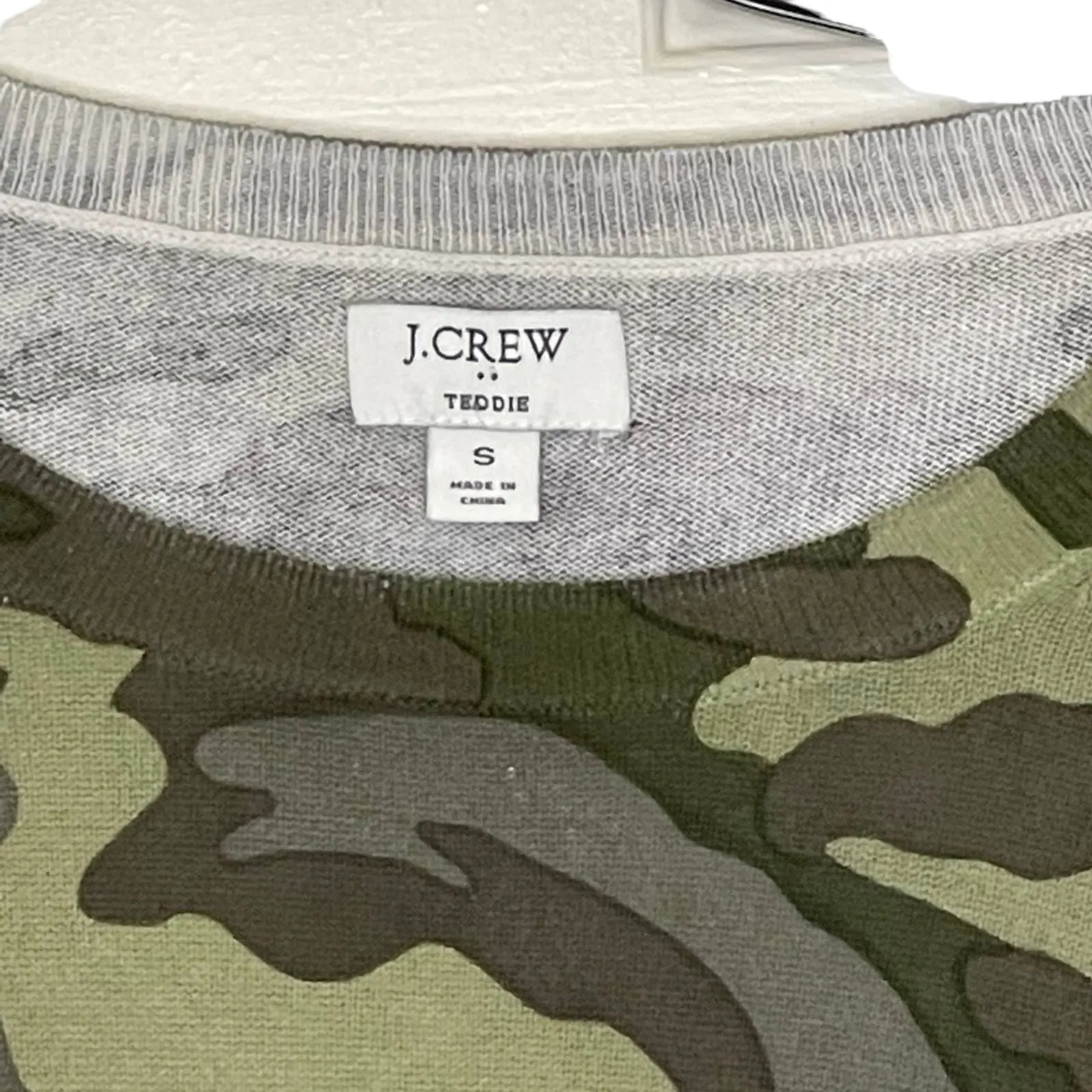 J. Crew Teddie Lightweight Sweater Size Small Camo Pattern Womens Worn Look‎ - Image 2