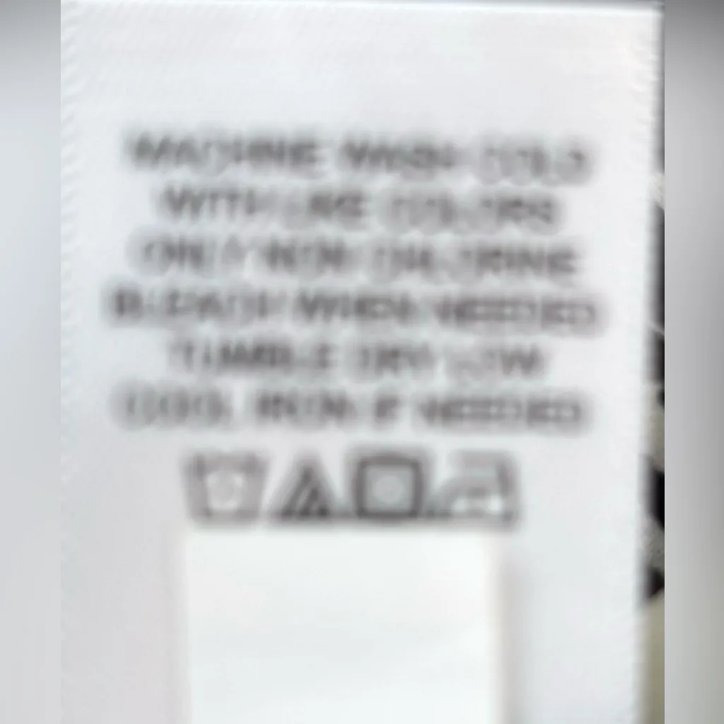 Maurices 1X Floral Sketch V-Neck Popover Top Blouse in Crème Black - Workwear - Image 7