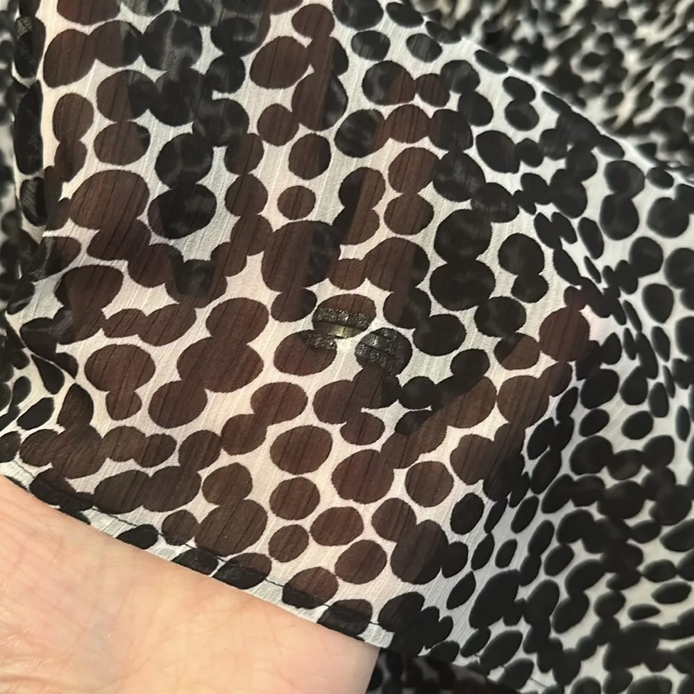 Banana Republic Black and White Sheer Patterned Blouse  Size Large - Image 5