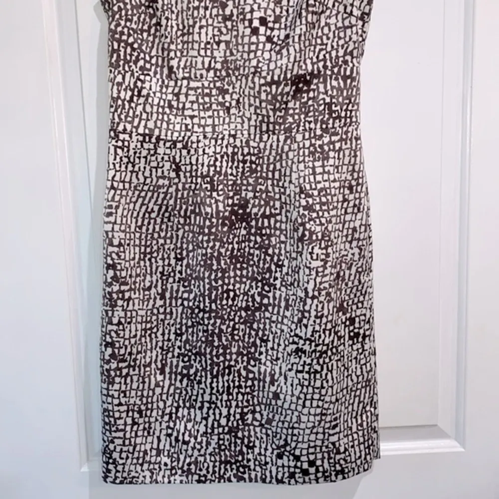 Ann Taylor shift dress size 2 petite - Image 2