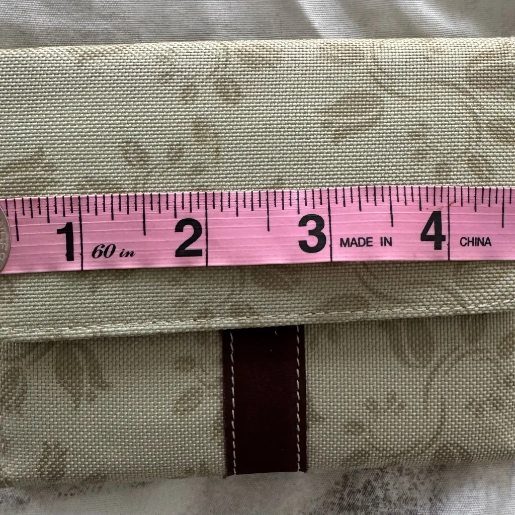 NWOT Pond’s Floral Canvas Wallet with Brown Accent two folds coin compartment - Image 3