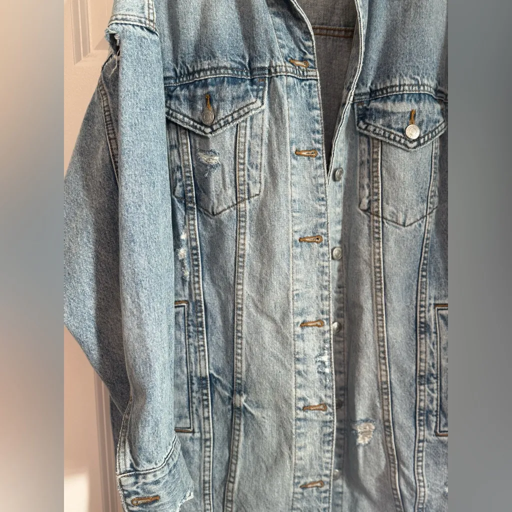 American Eagle Oversized Distressed Light Wash Denim Button Down Jacket Medium - Image 5
