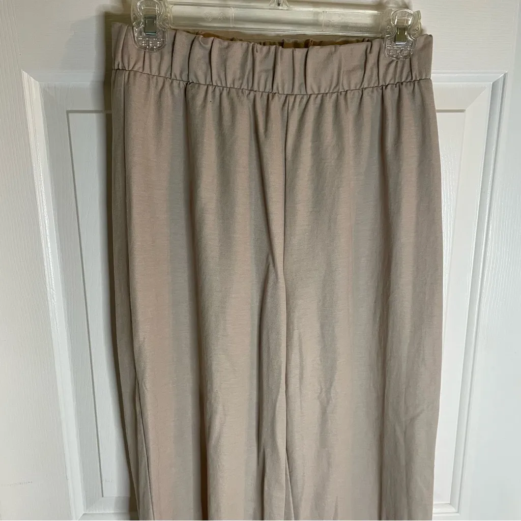 H&M Light Tan Wide Leg Trousers With Stretchy Waist Size Small viscose blend - Image 3