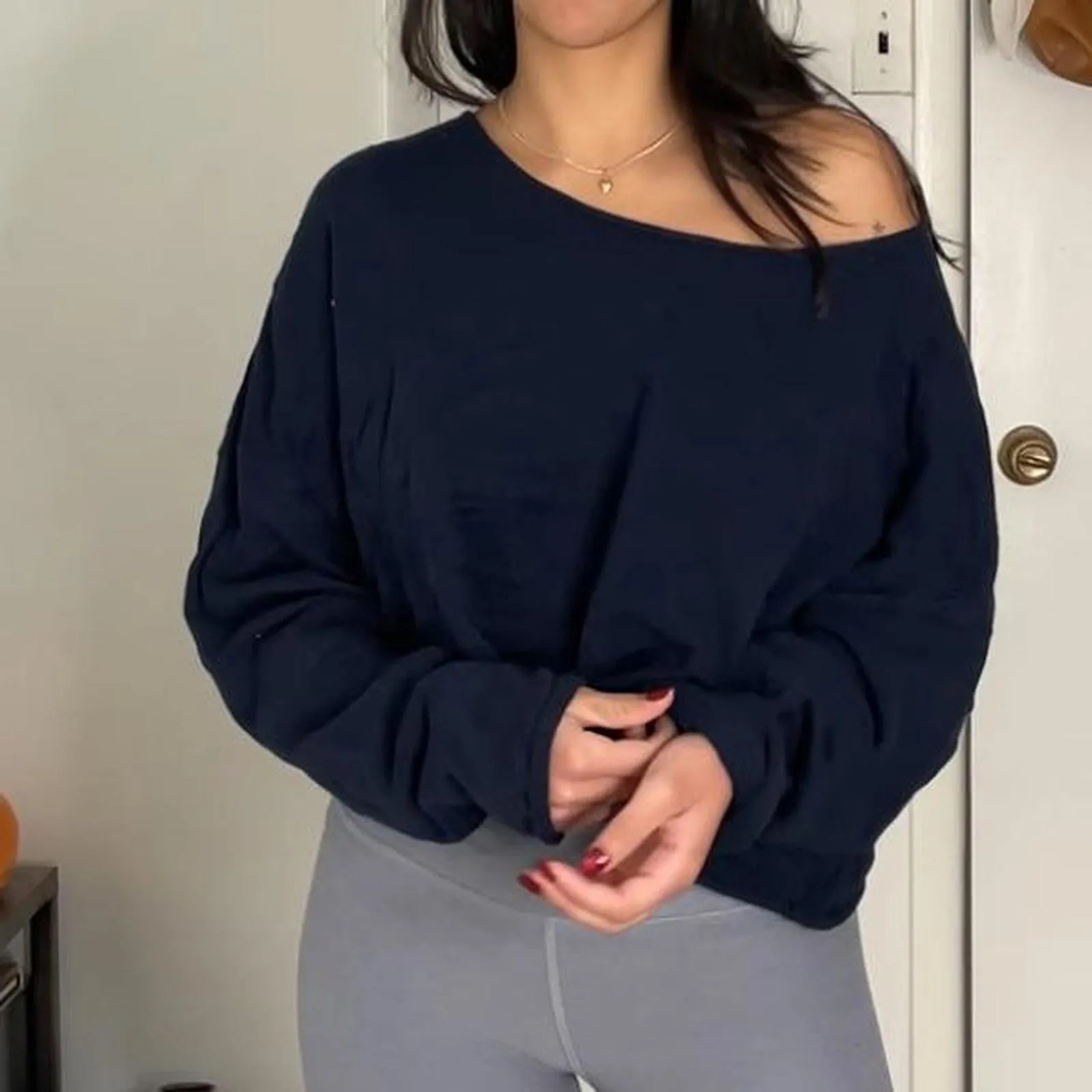 Navy Brandy Melville off the shoulder top. 100% cotton - Image 3