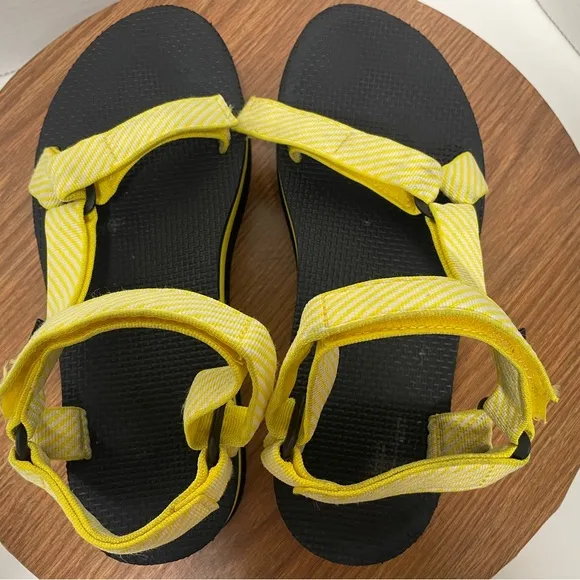 TEVA Flatform Universal Black/Yellow Stripe Candy Platform Sandal NO TAG 11 ?? - Image 2