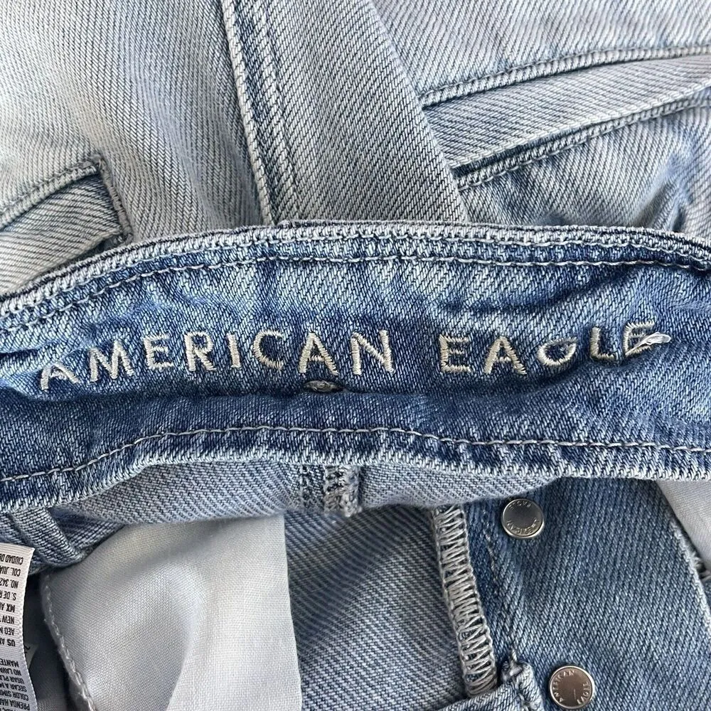 American Eagle SZ 2 Paperbag Jean Mom Shorts Hi-Rise Button-Fly Light Wash Blue - Image 4