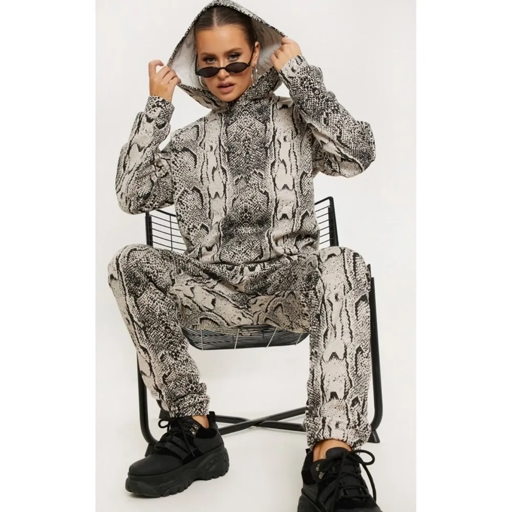 PrettyLittleThing Stone‎ Snake Print Oversized Hoodie Size 0 - Image 2