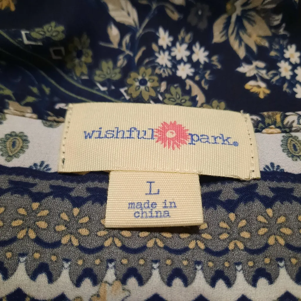 Wishful Park Short Sleeve Blouse Size Large - Image 3