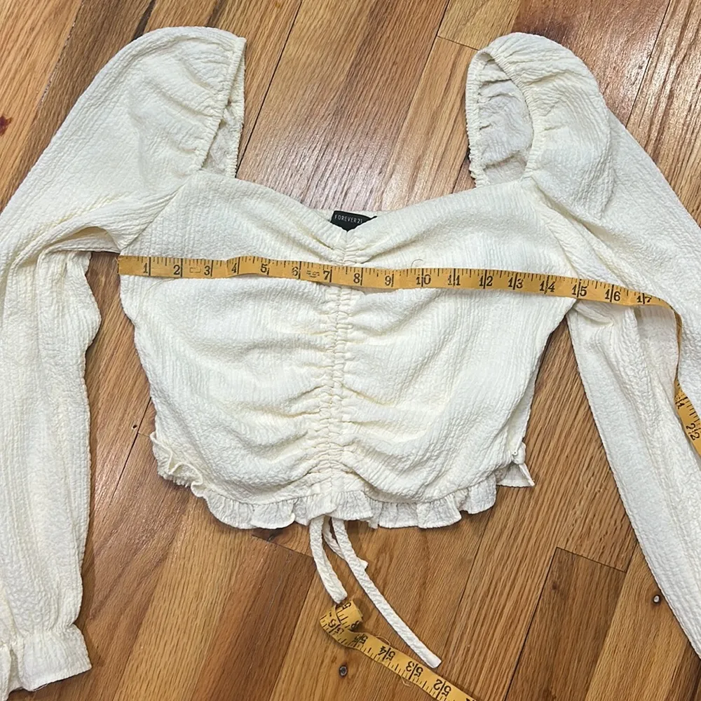 NWOT Forever 21 cream long dramatic sleeve crop top size small - Image 7