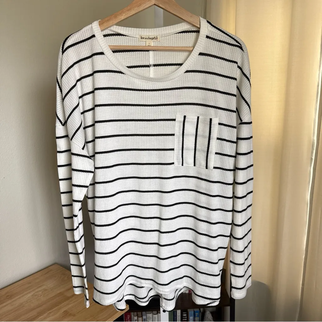 Love On A Hanger Womens Longsleeve White/black Striped Sweater With Pocket Sz L - Image 3
