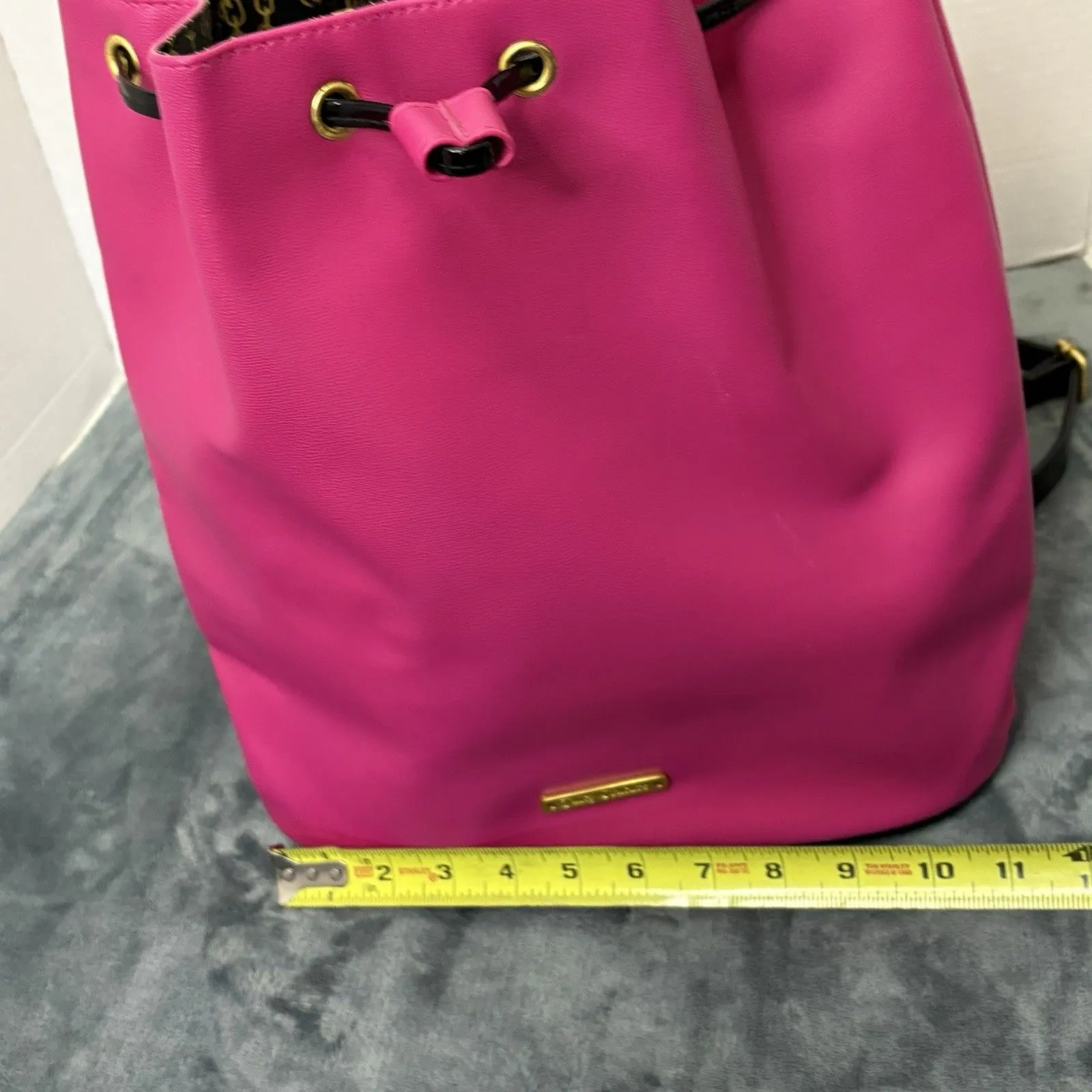 Y2kJuicy Couture Hot Pink Drawstring Bucket Backpack Gold Hardware Black Straps - Image 9