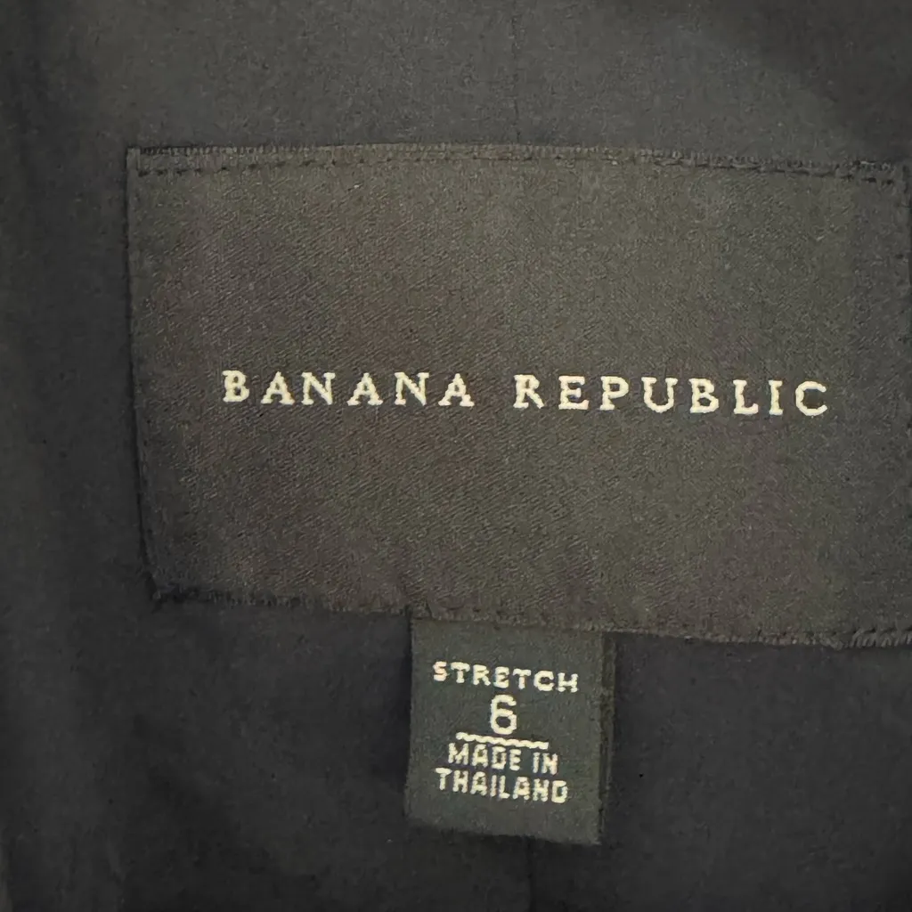 Banana Republic Navy Blazer size 6 - Image 2