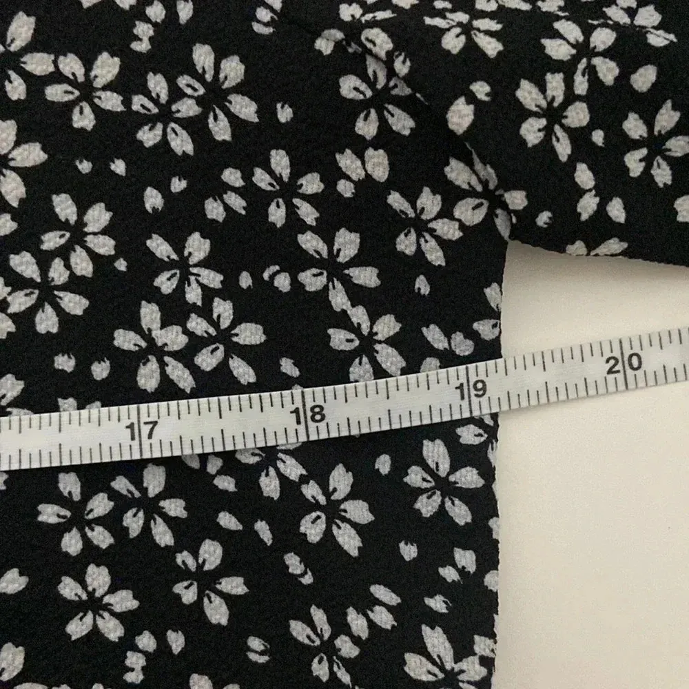 Dark feminine top tie sleeve floral blouse small black white v neck coquette - Image 5