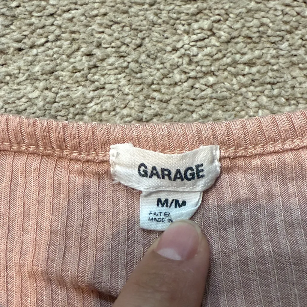 Garage Light Pink Short Sleeve V Neck Center Adjustable Scrunch Crop Top Size M - Image 2