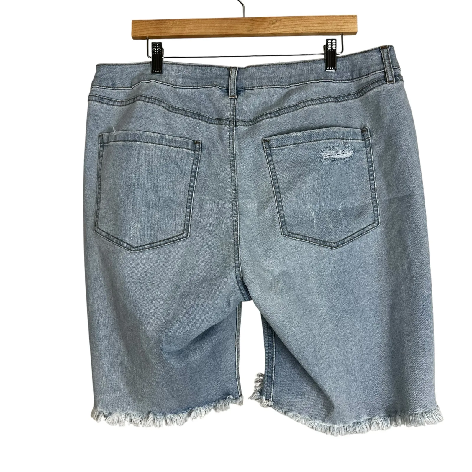 NWT Charlotte Russe Bermuda Denim Shorts Womens 18 Light Wash Distressed Rigid - Image 3