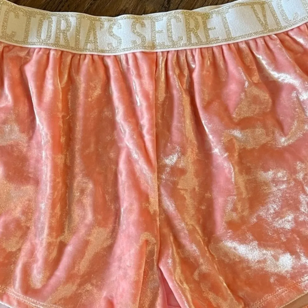Victoria’s Secret XS Velour Baby Pink Shorts NWT Logo - Image 4
