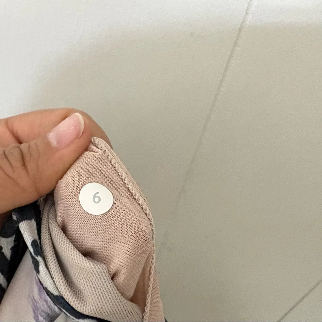 Lululemon Sweaty Or Not Sports Bra Size 6 Black & White Print - Image 4