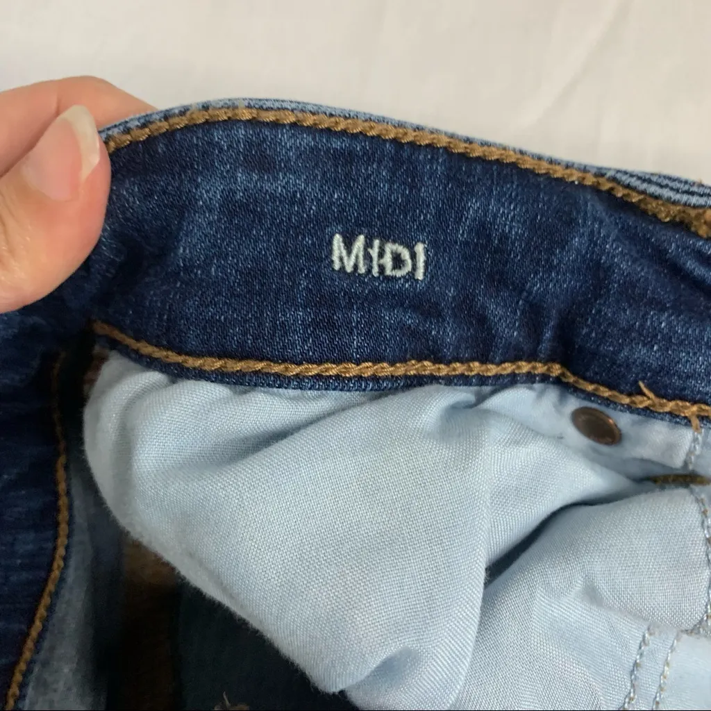 American eagle midi super stretch jean shorts size 4 dark wash raw hem - Image 3