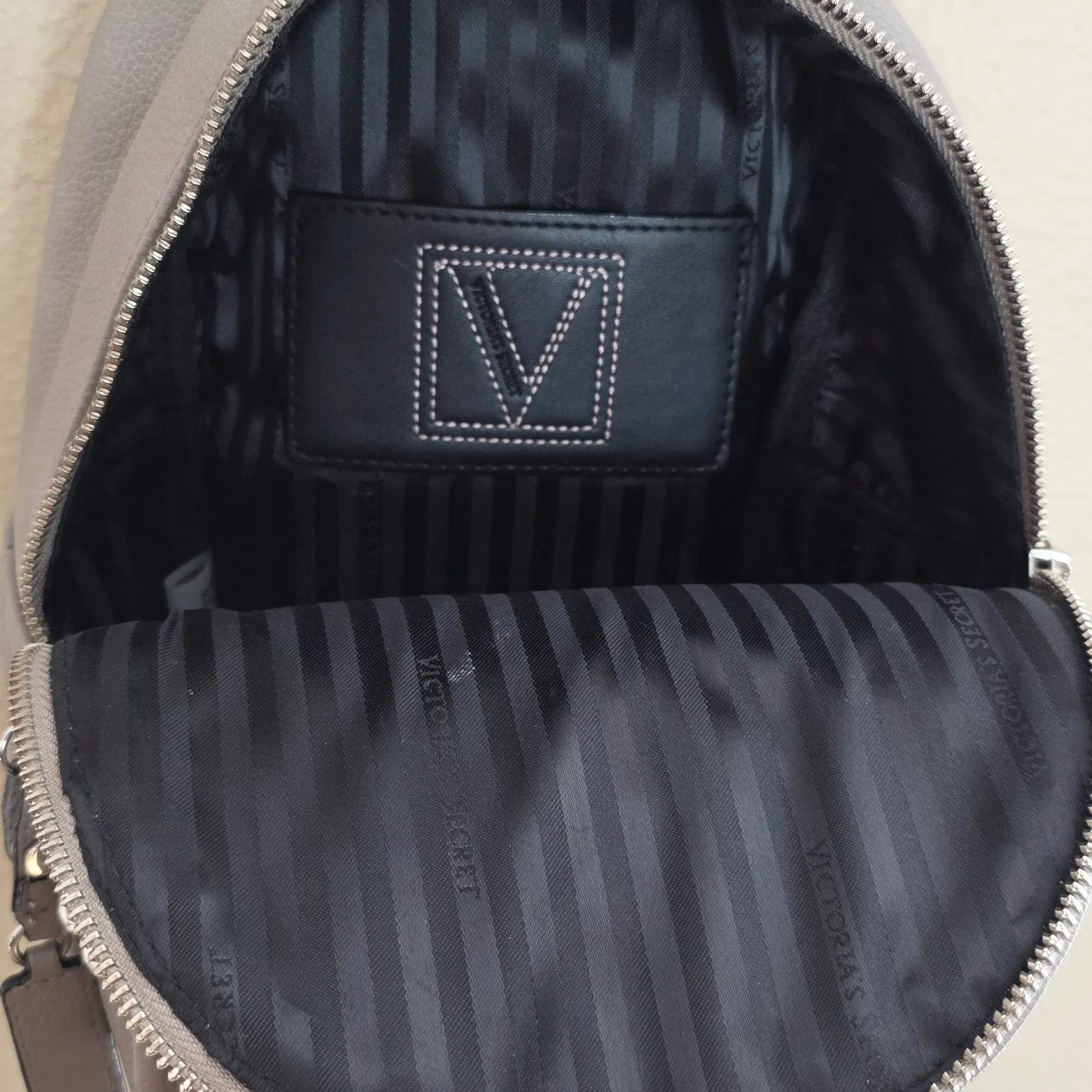 Victoria's Secret Quilted Backpack Wallet Chain Detail Gray V-Quilt Small City - Image 7