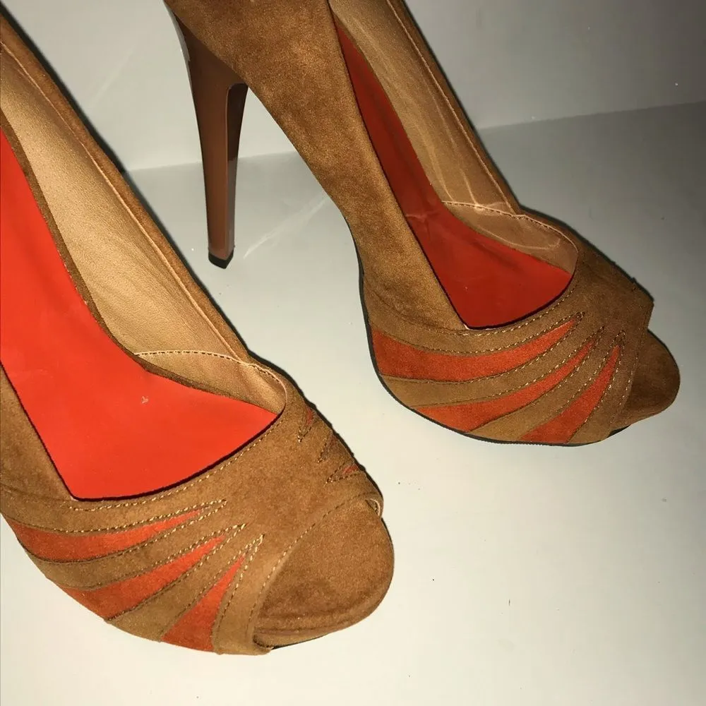 Boho Chic faux suede tan /orange heel  6.5 EUC - Image 3