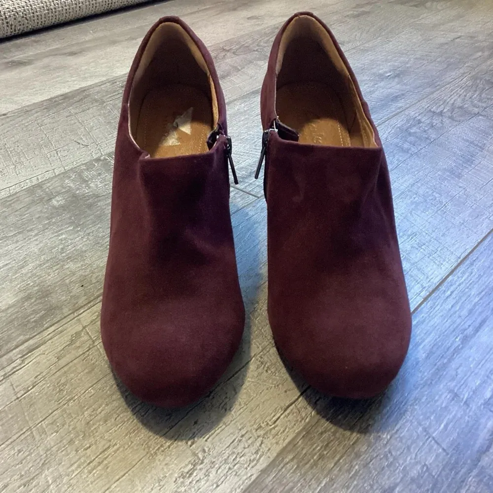 Clarks Artisan Purity Frost Wedge Booties Size 7 - Image 3